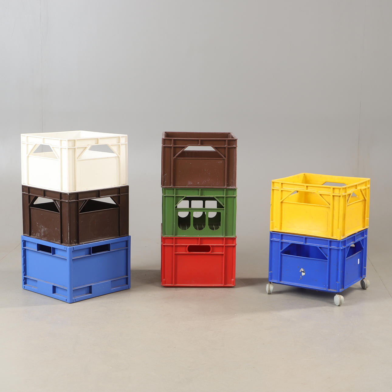 BACKAR, 8 stycken, plast, 1900-talets senare hälft.