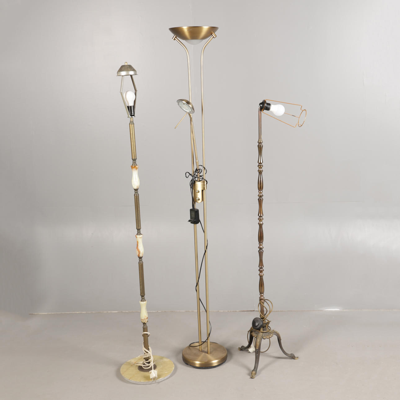 THREE FLOOR STANDING STANDARD LAMPS TO INCLUDE AN ONYX EXAMPLE (3).