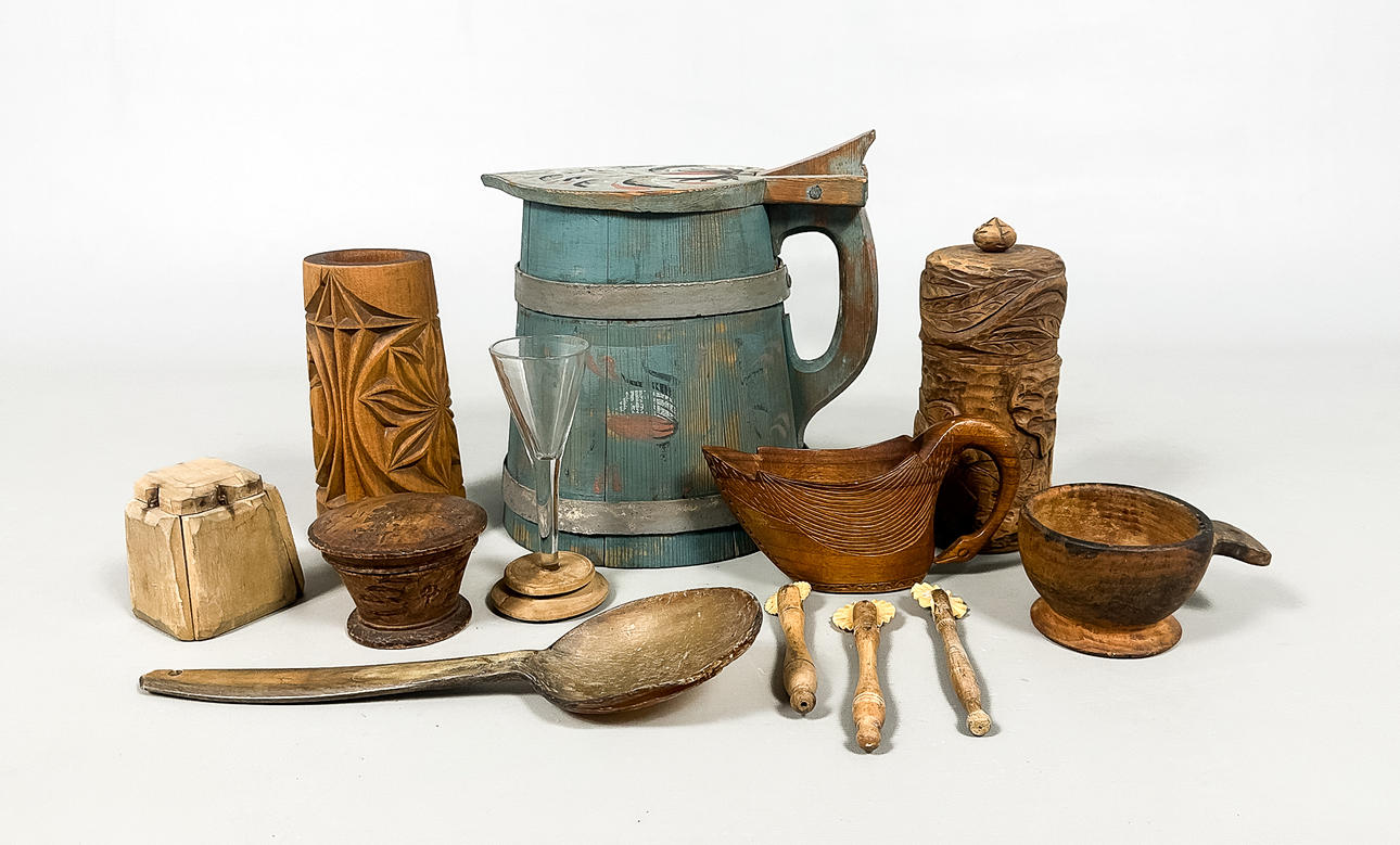 A 12-piece all-purpose party, mostly 19th century.