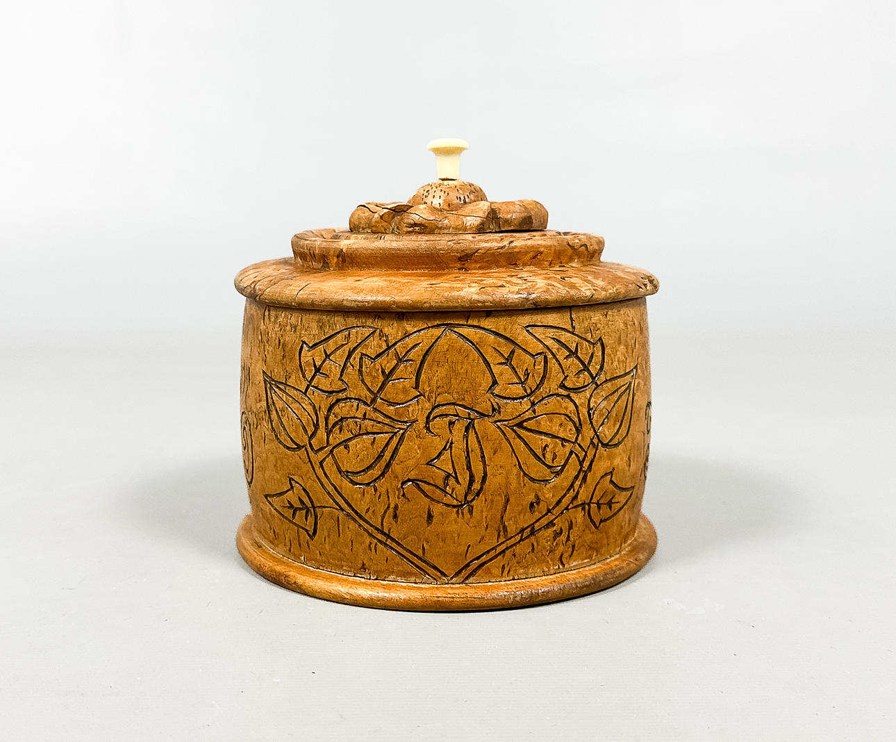 SKÅL med lock, allmoge, 1900-tal.