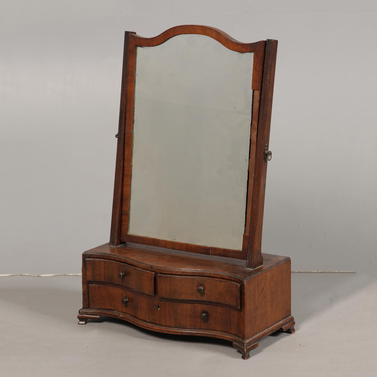 A VICTORIAN MAHOGANY DRESSING TABLE MIRROR.