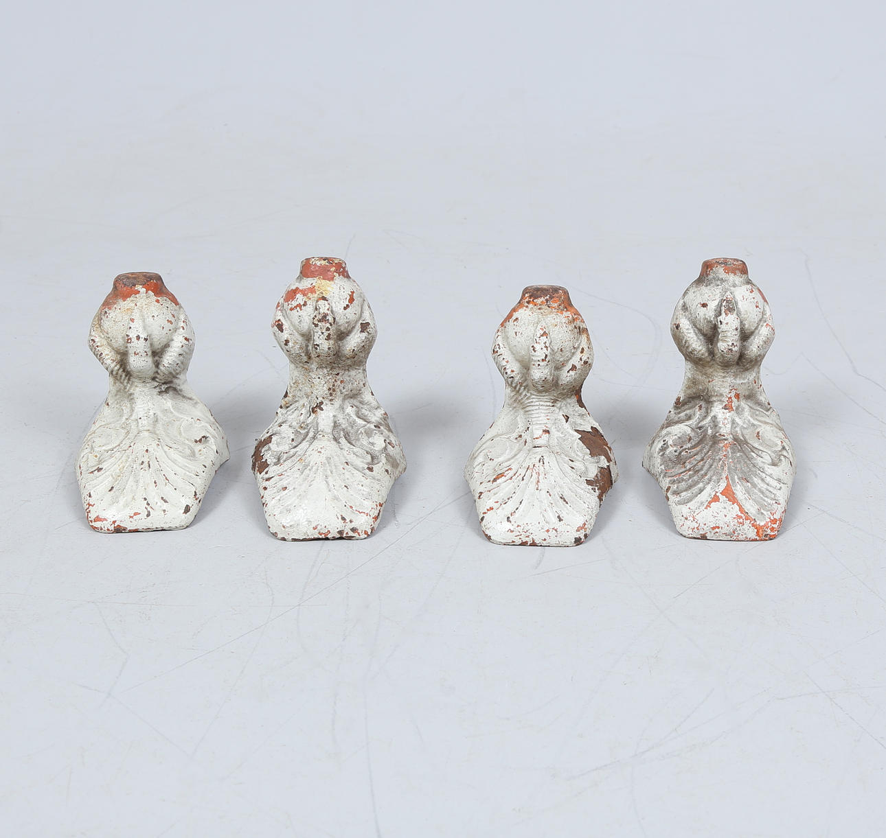 BADKARSFÖTTER 4 st, claw and ball modell, gjutjärn, 1900 talets första hälft.