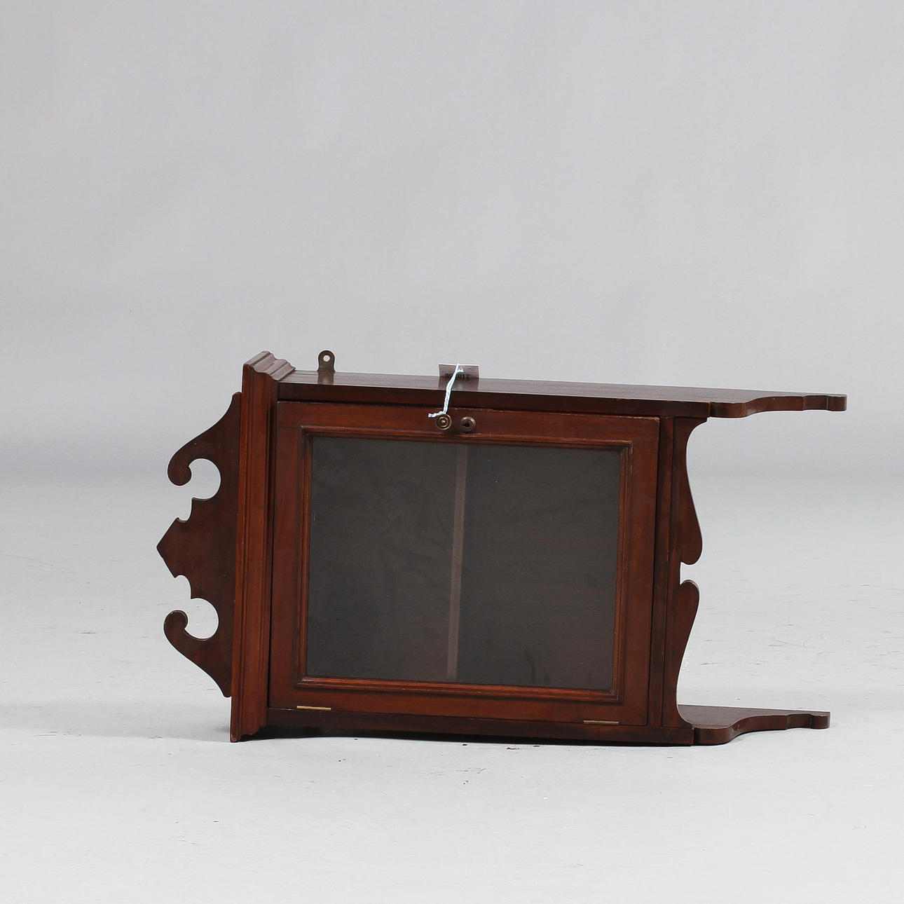 VÄGGSKÅP, 1900-tal.