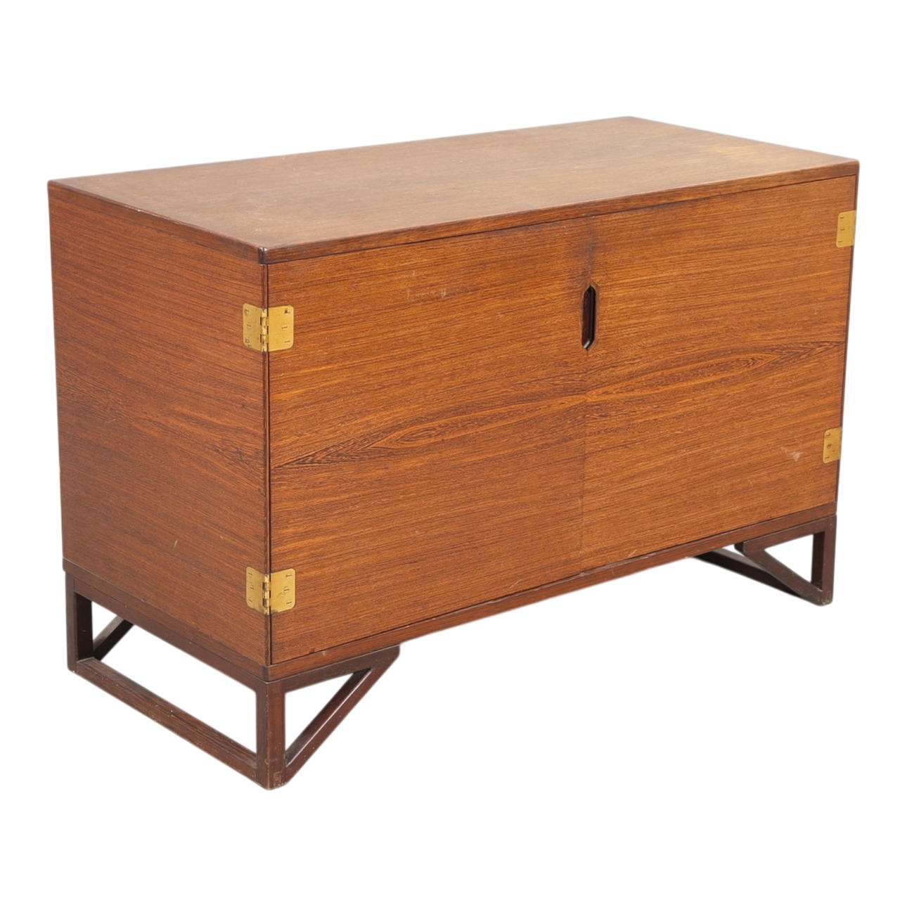 SVEND LANGKILDE. Skänk av wengé, 1960-tal.