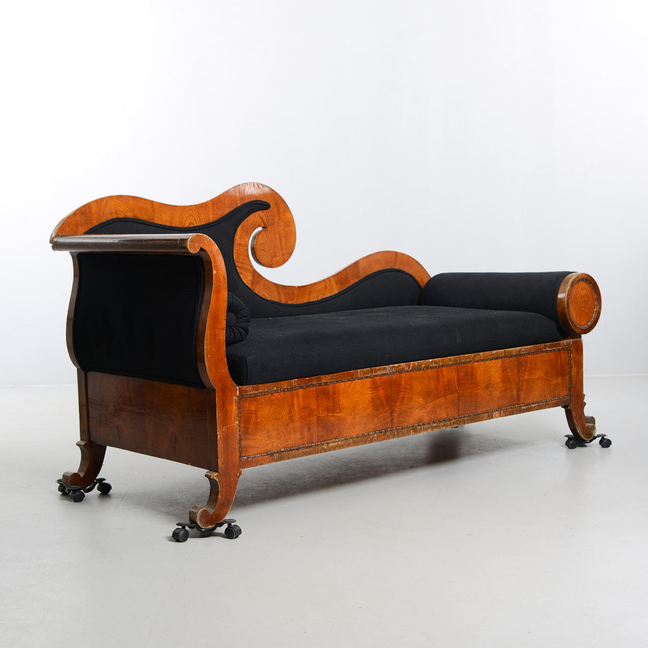 A late Empire chaise longue, 19th century.