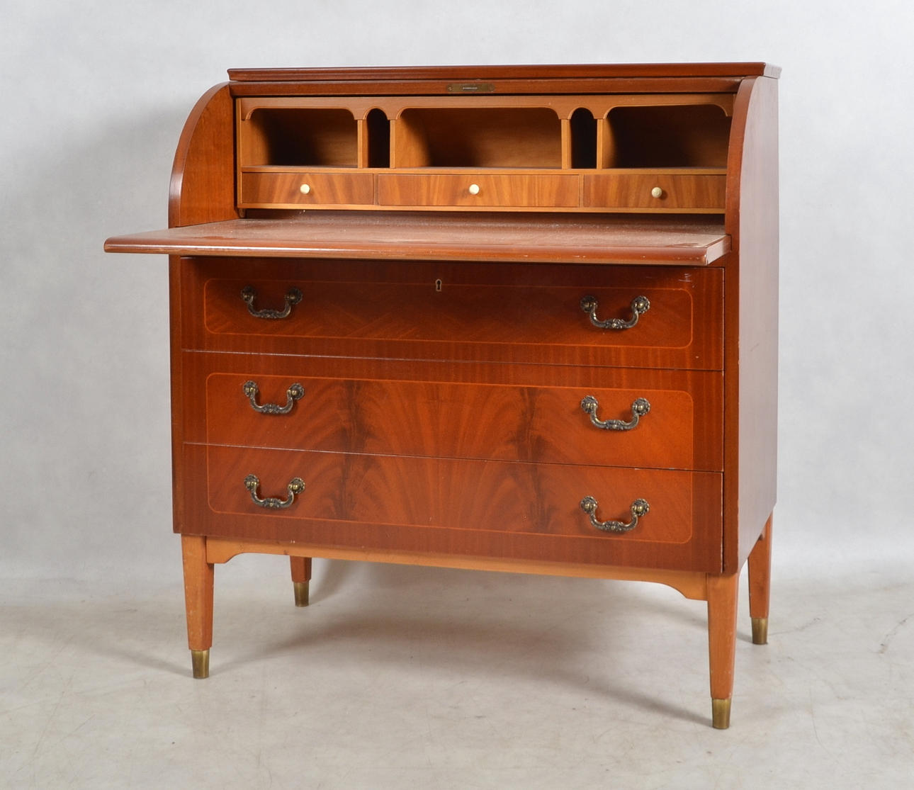 RULLKLAFFSEKRETÄR, mahogny. 1900-talets andra hälft.