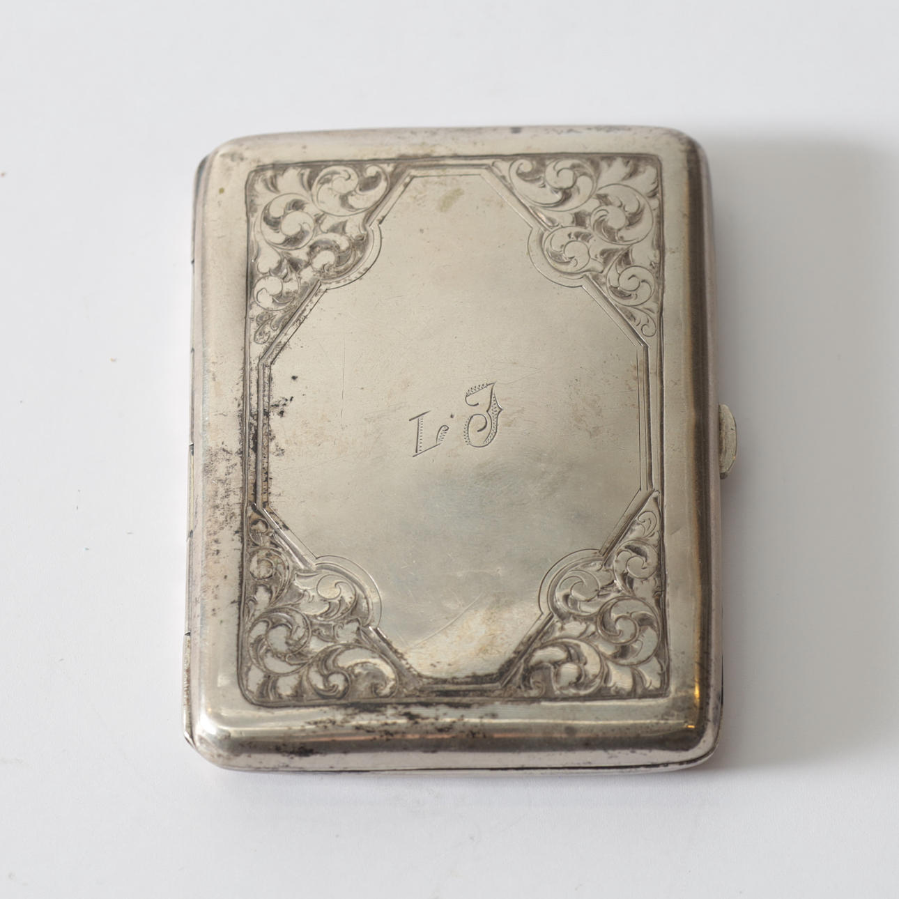 CIGARETTE CASE, silver. Total weight approx. 72.8 grams.