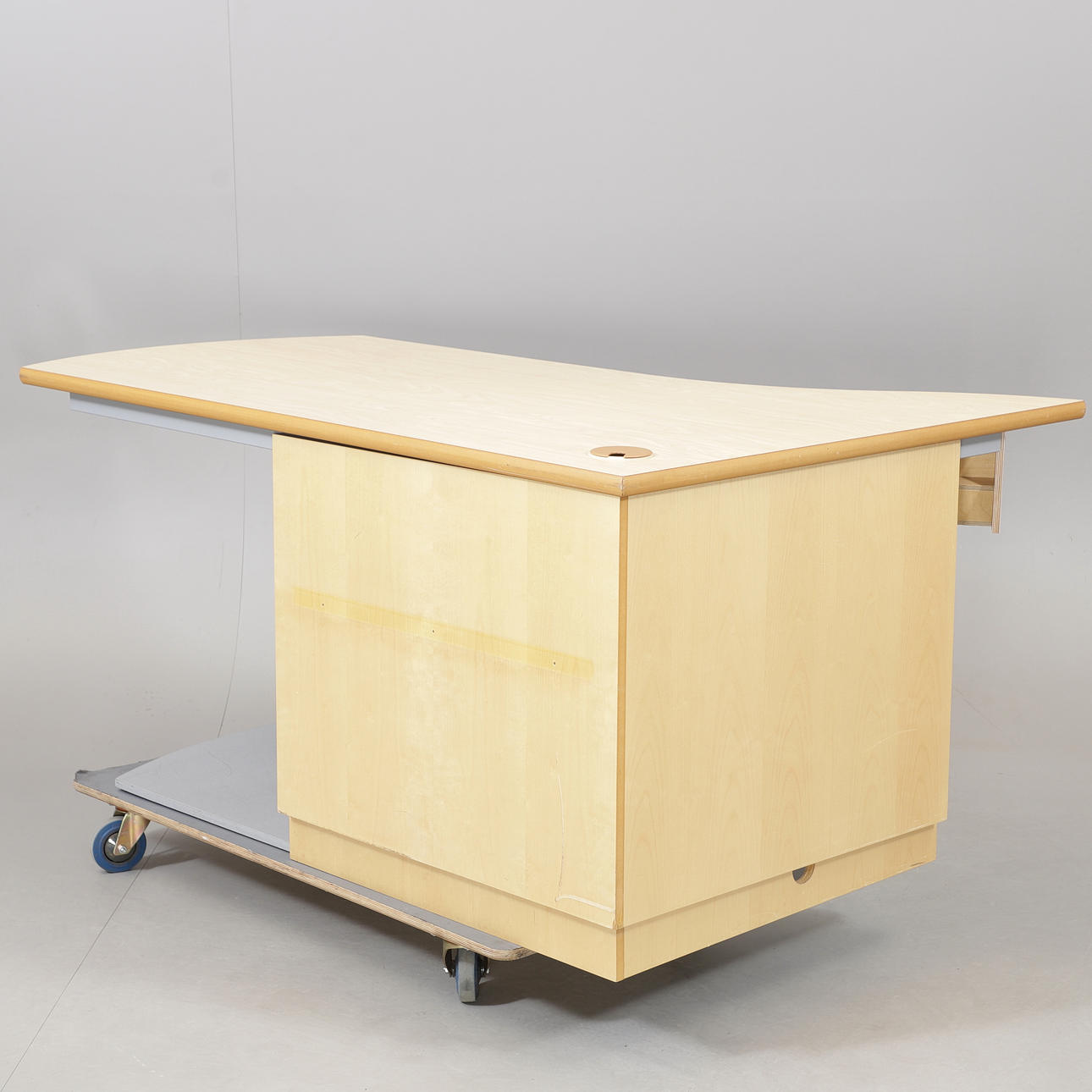 1900/21st-century counter/desk, height-adjustable.