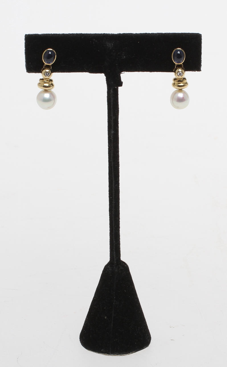 ÖRHÄNGEN, 1 par, 18k guld med safir, diamant och pärla. Tot vikt ca 5,7 gram.
