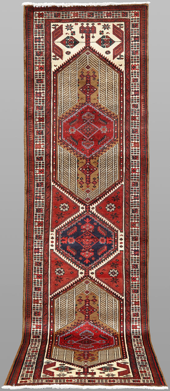 ORIENT CARPET. Hamada gallery model, 360 x 100 cm.