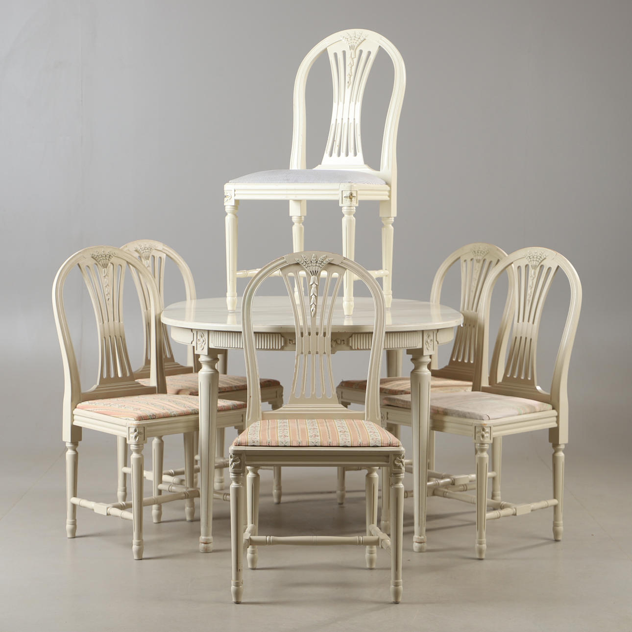 DINING GROUP, 9 pieces, painted, Gustavian style.