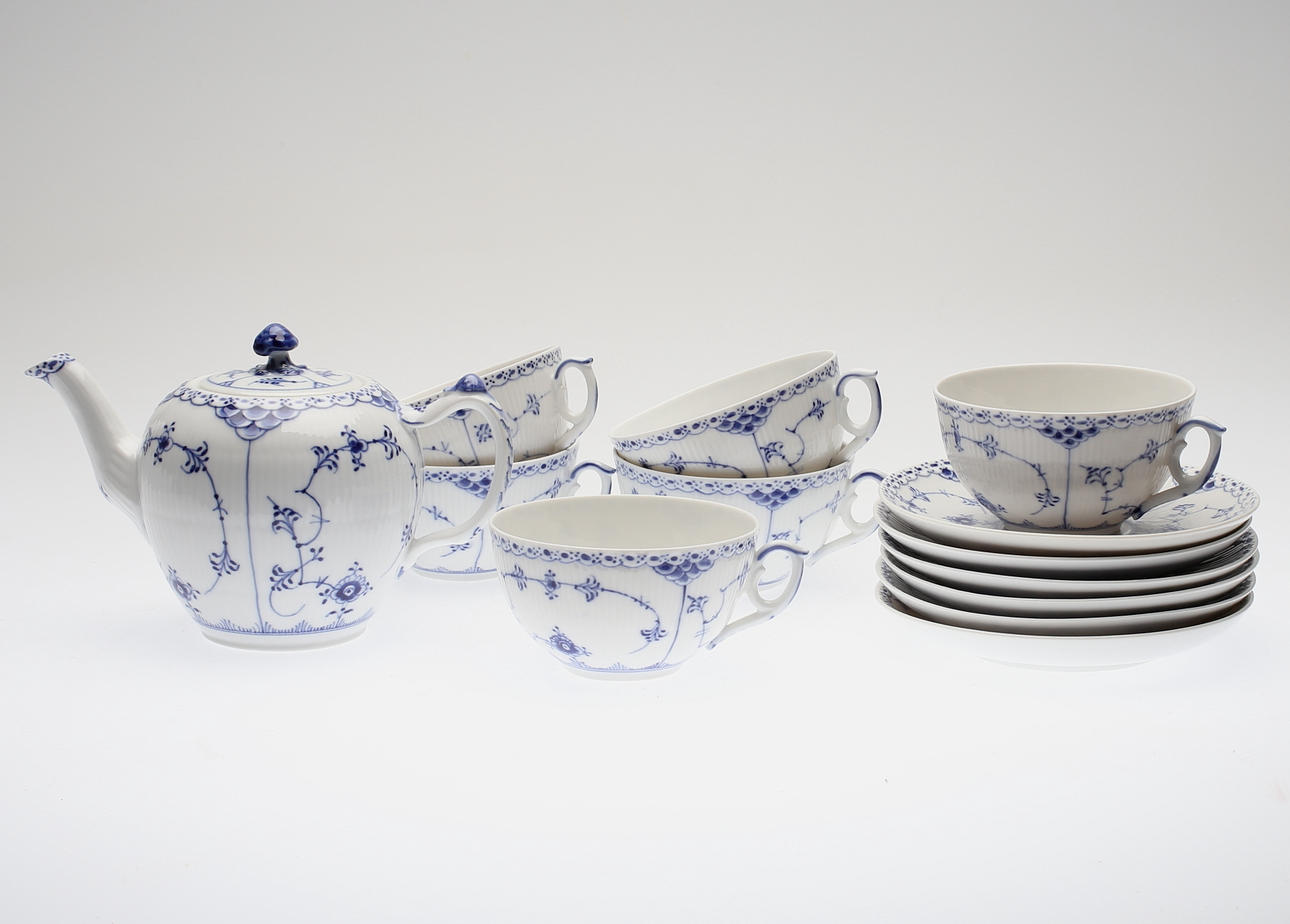 TESERVIS, 7 delar, Musselmalet, halvblond, Royal Copenhagen, Danmark.