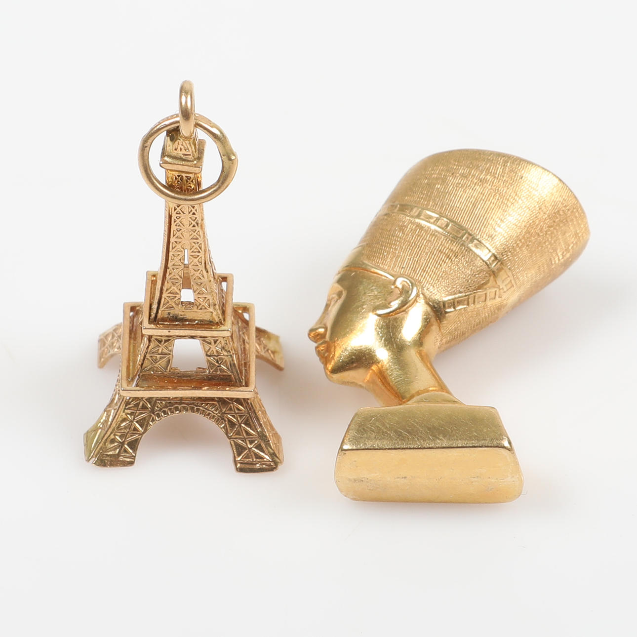 PENDANTS, 2 pieces, 18 K gold.