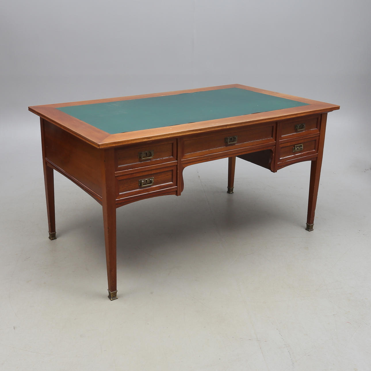 SKRIVBORD, dubbelsidig fristående, 1900-tal.