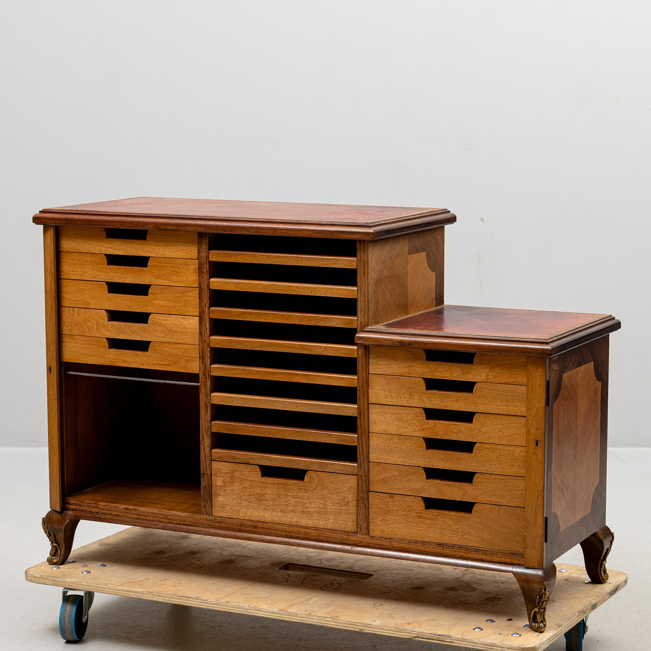 ARKIVSKÅP, troligen Frankrike, 1900-talets första hälft.