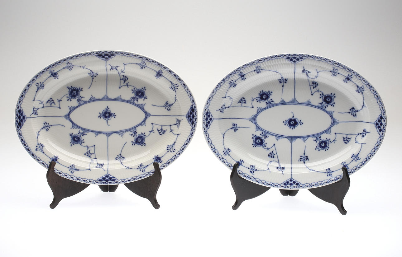 STEKFAT, 2 st, Musselmalet, halvblond, modell 628, Royal Copenhagen, Danmark.