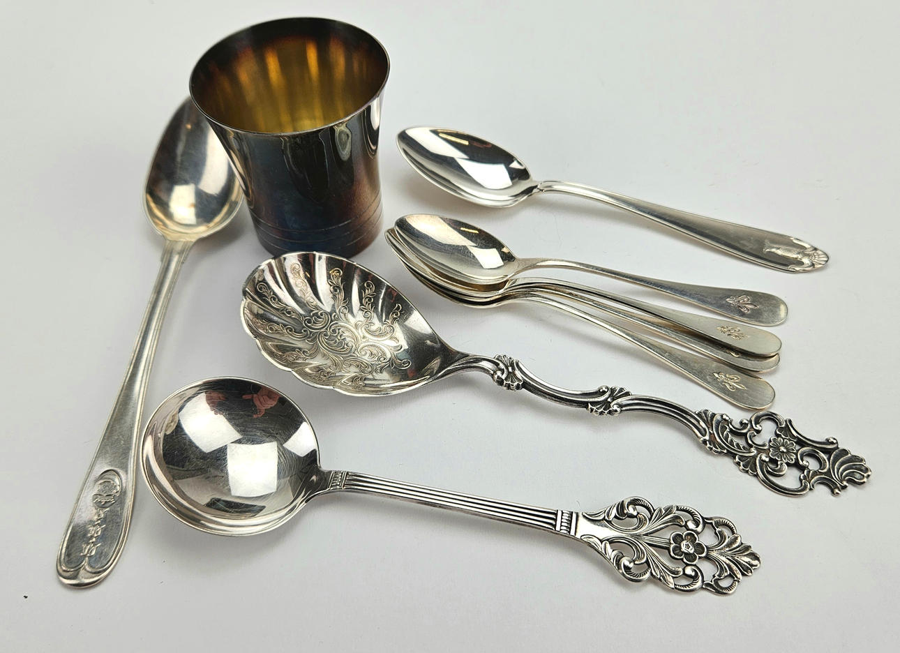SILVER OBJECTS, 9 pieces, weight approx. 126 grams.