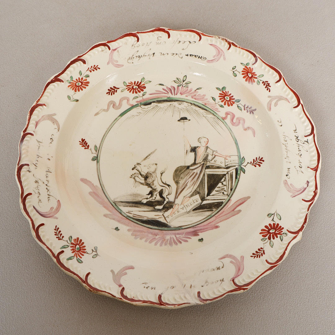 TALLRIK, TENNGLASAD, ENGLAND, DELFT, 1700-TAL.