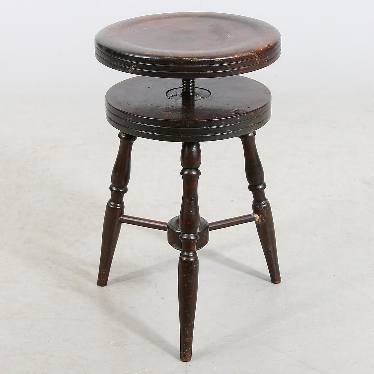 PIANOPALL, trä, omkring sekelskiftet 18/1900.