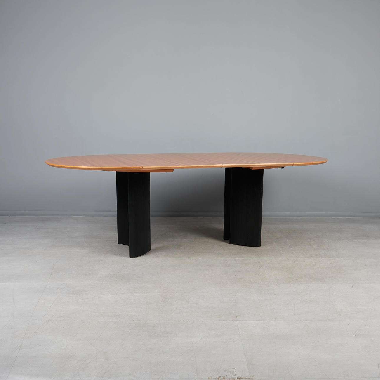 ARCO. Extendable table / dining table, cherry wood, plastic, 1990s, Netherlands. (3).