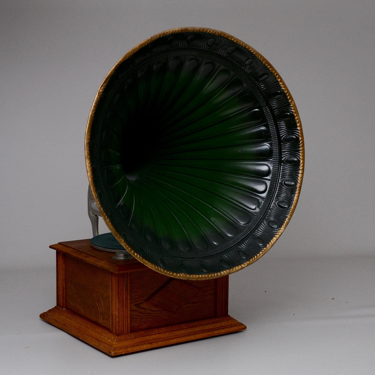 TRATTGRAMMOFON, sekelskifte 1800/1900.