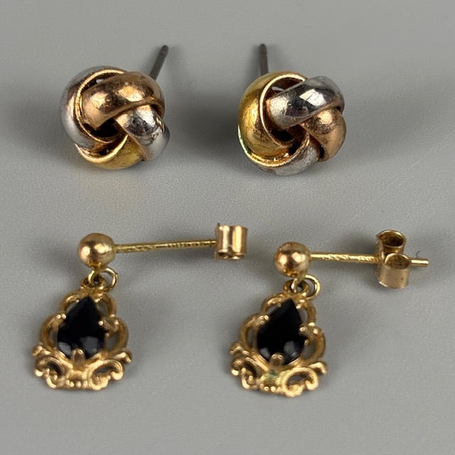 STONE SET EARRINGS AND KNOT EARRINGS.