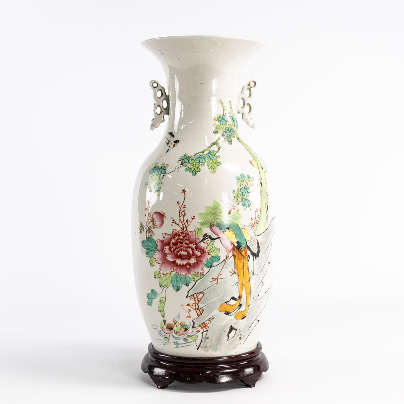FLOOR VASE. China, 20th century.