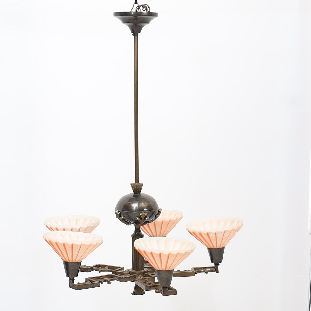 TAKLAMPA, Art deco, patinerad mässing, kupor av glas.