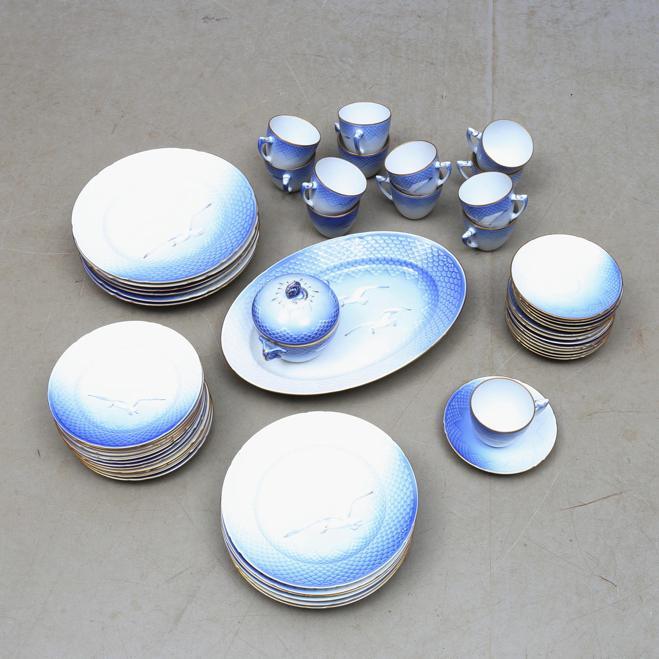 SERVIS, 38 delar, porslin, Blå Mås, Bing & Gröndahl samt Royal Copenhagen.