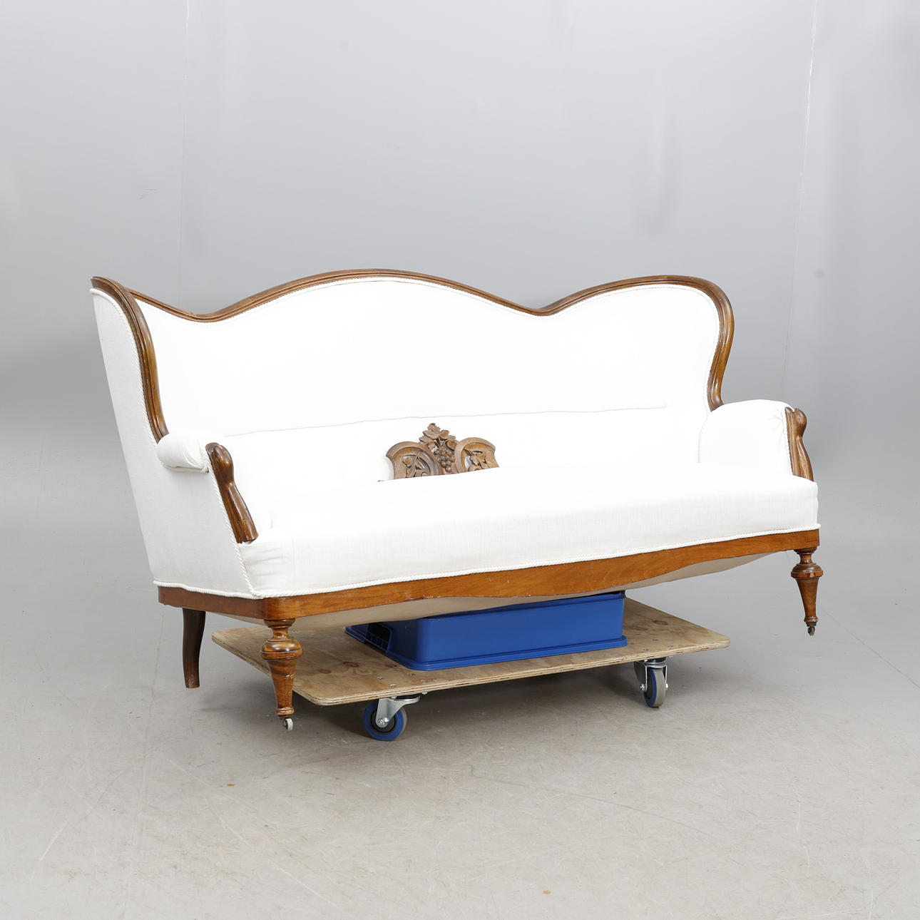 SOFA, Neo-Renaissance.