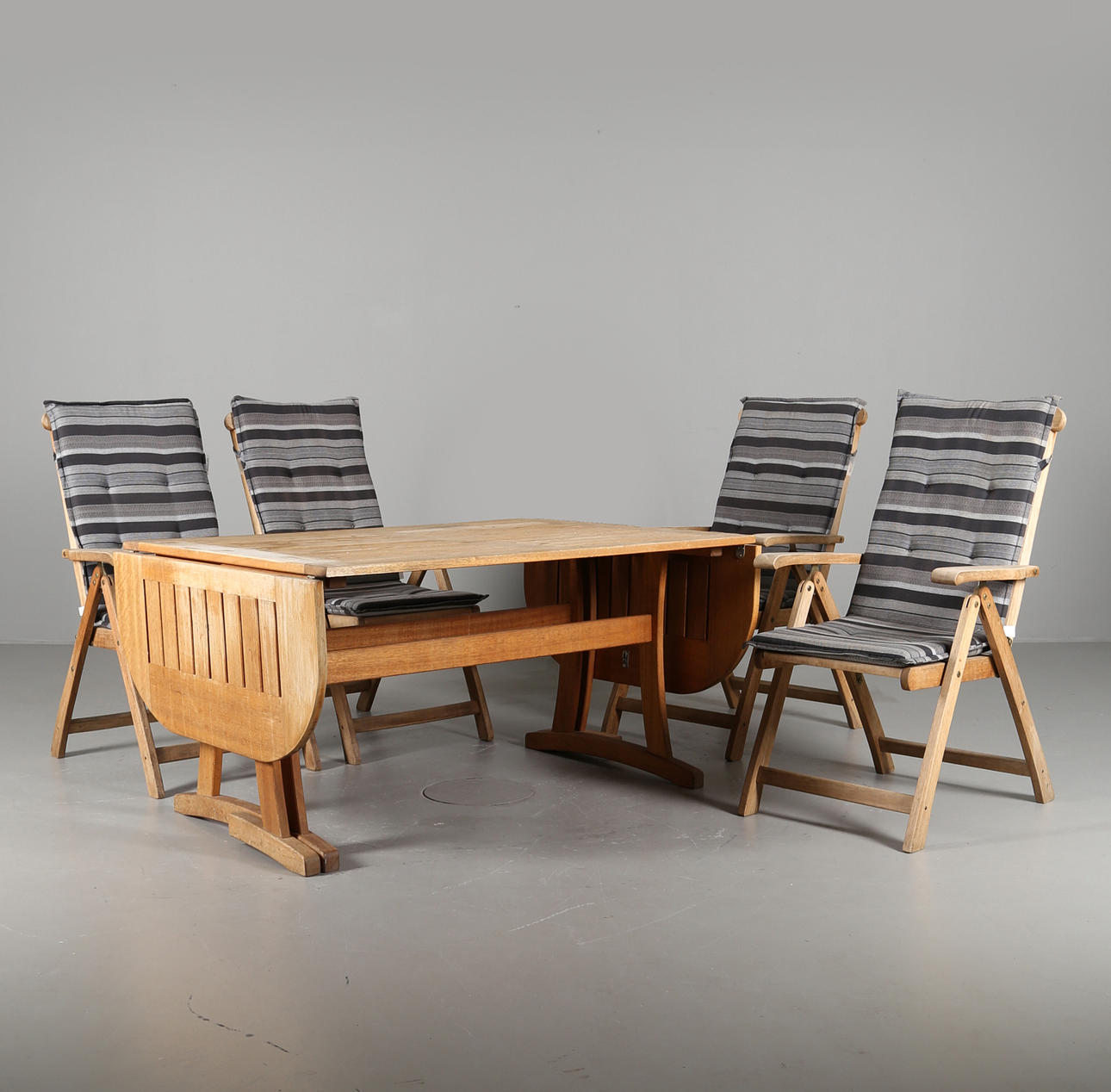 TRÄDGÅRDSMÖBEL, 5 delar, massiv teak.