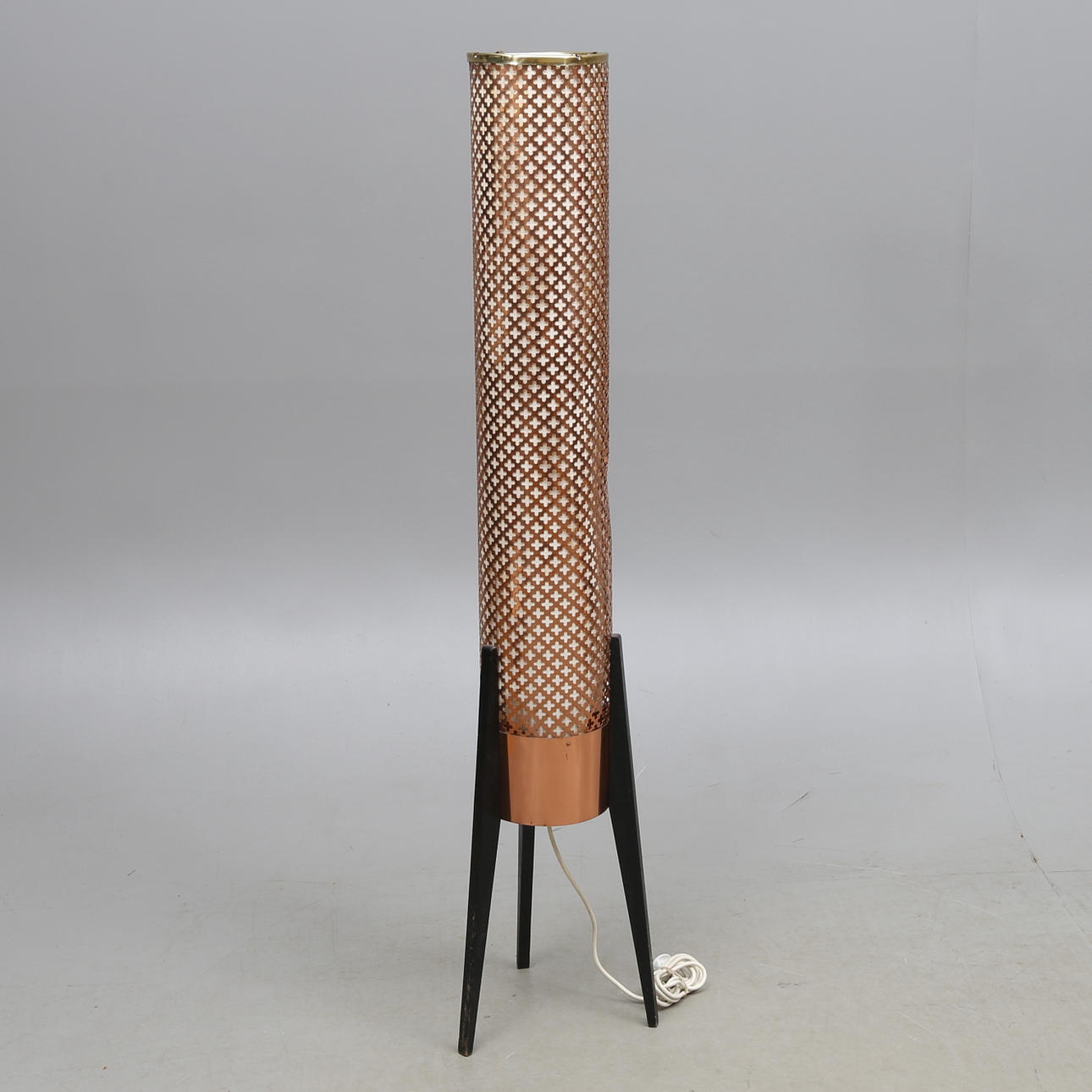 GOLVLAMPA, delvis koppar, 1900-tal.