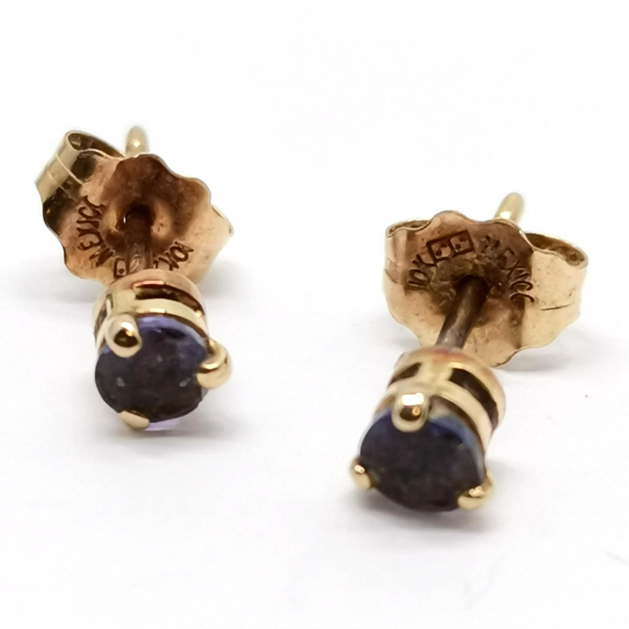 10ct GOLD BLUE STONE SET EARRINGS.