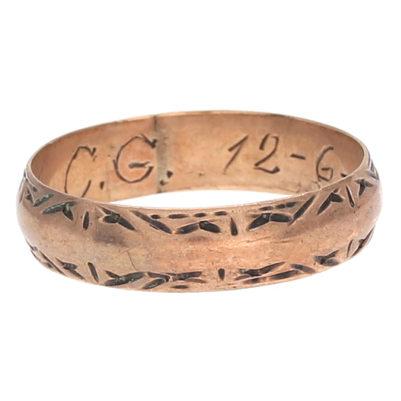 Gold wedding ring, circa 1940.