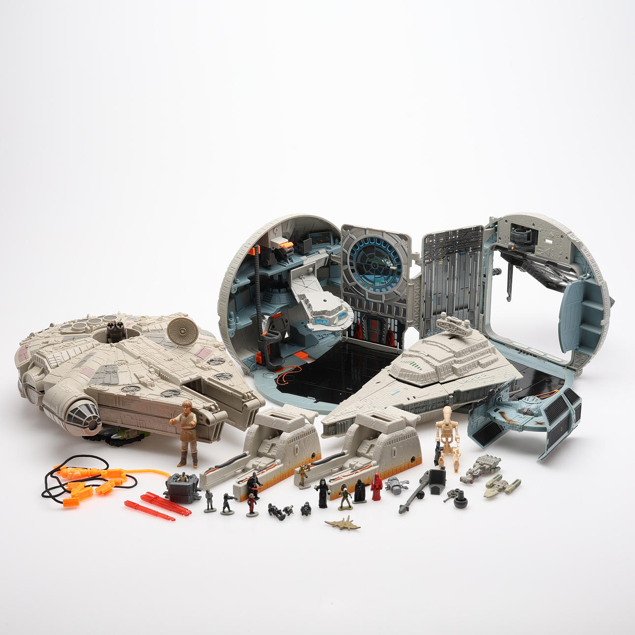 STAR WARS. INCLUDING “MILLENIUM FALCON” AND FIGURINES, 1990S.