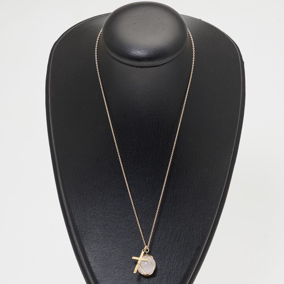 333 gult guld rosenkvarts halsband med två hängen.