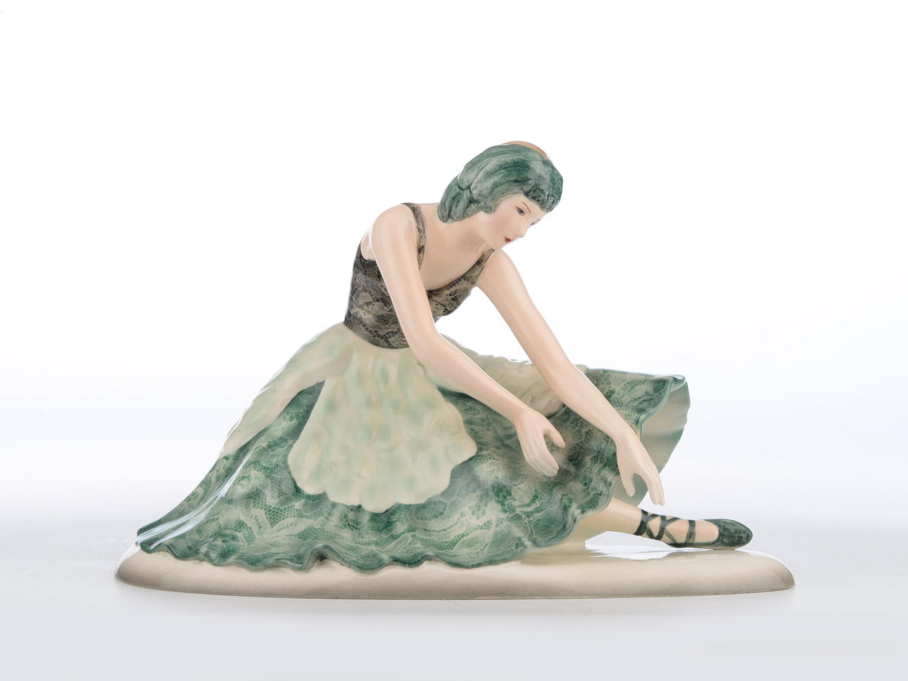 STEFAN DAKON FÜR GOLDSCHEIDER. Döende svan, keramisk målad grön, modellnummer 6361 5.