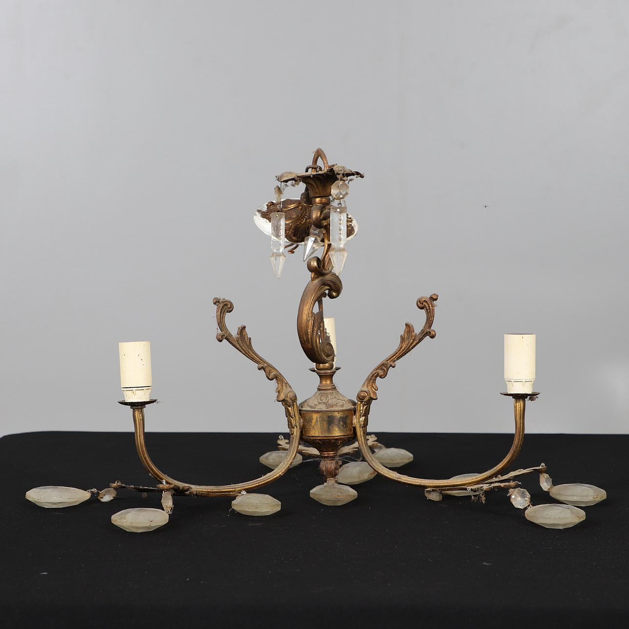 ROCOCO STYLE THREE BRAND CANDLE CHANDELIER.