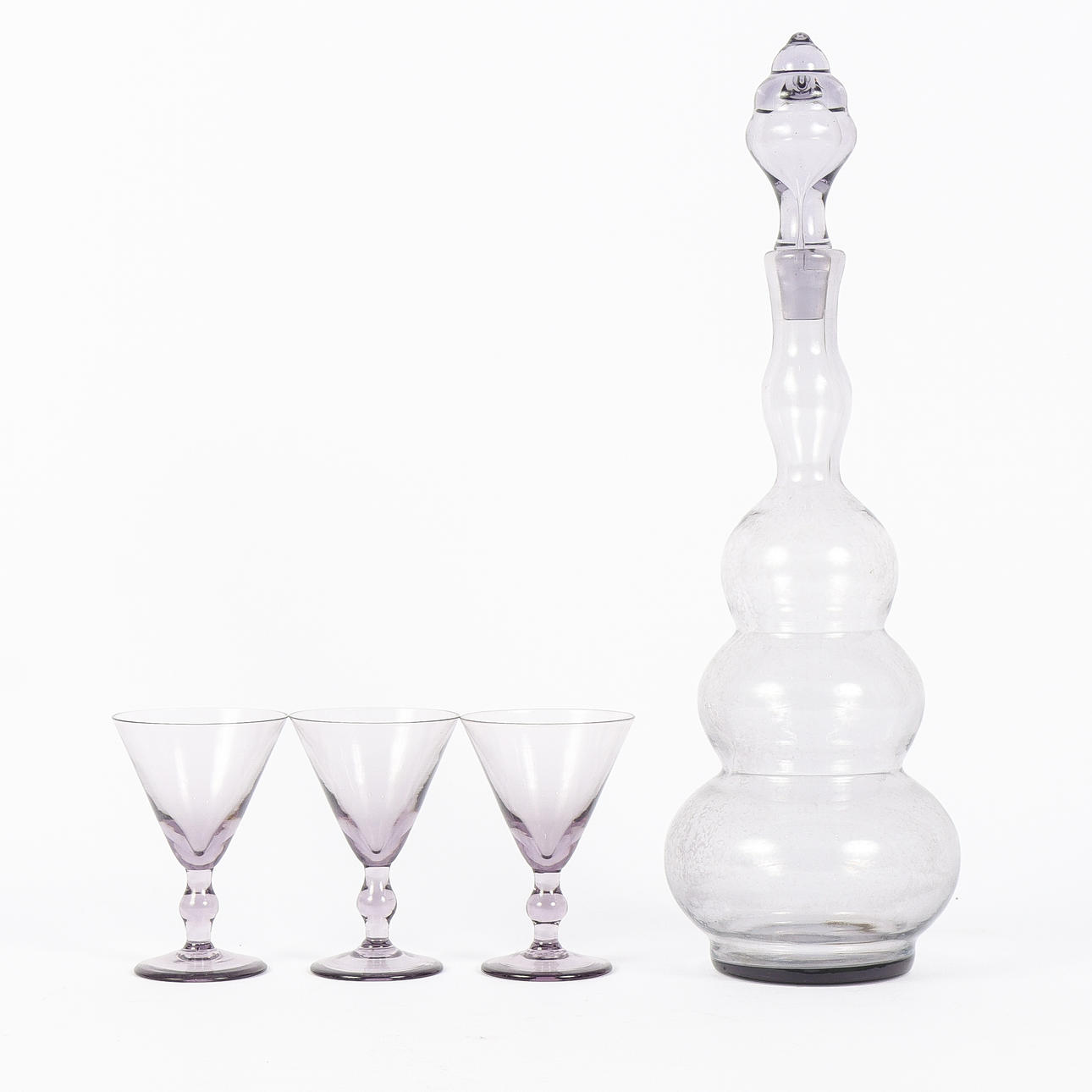 CARAFE with 3 glasses.