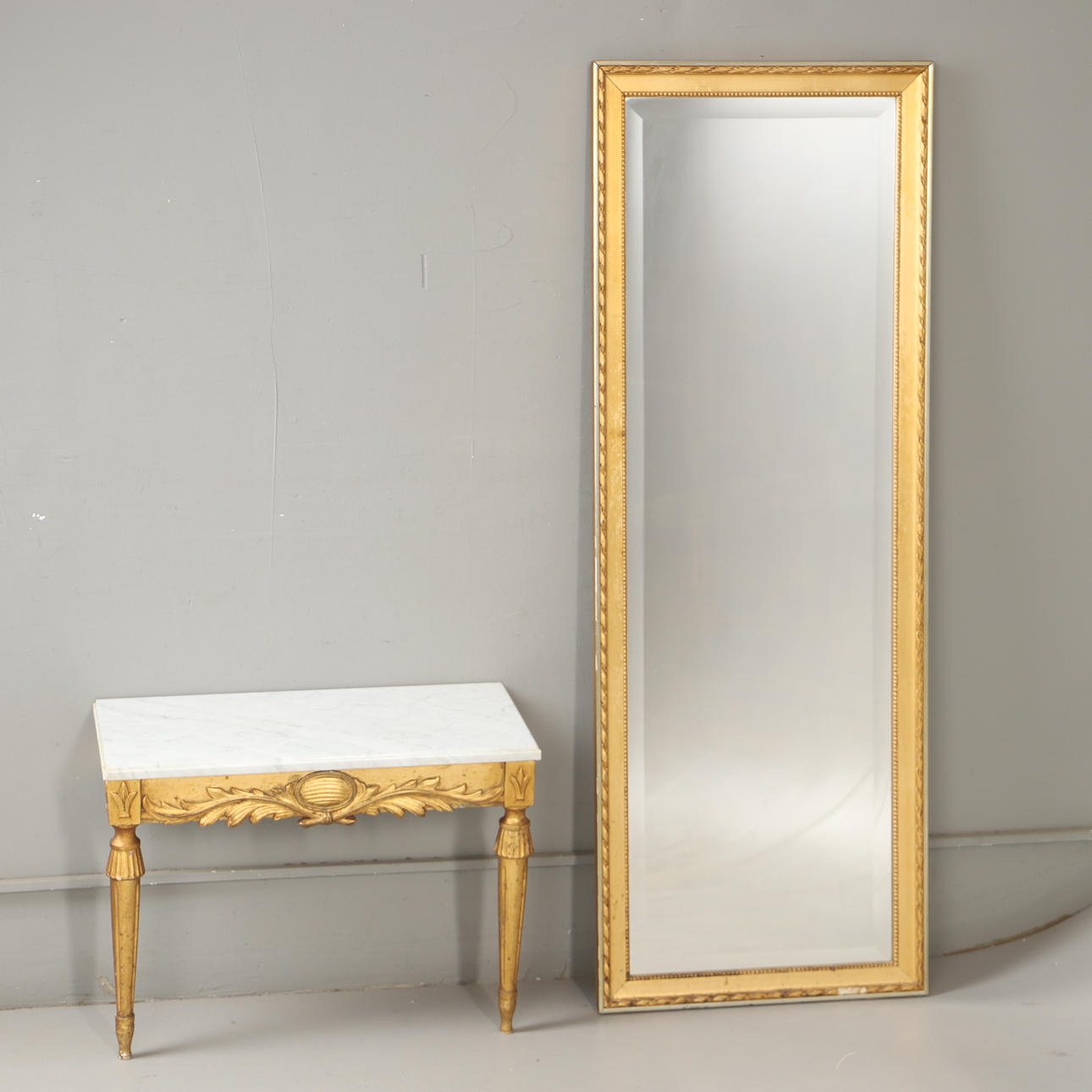 SPEGEL MED KONSOLBORD, förgylld med stenskiva, 1900-tal.