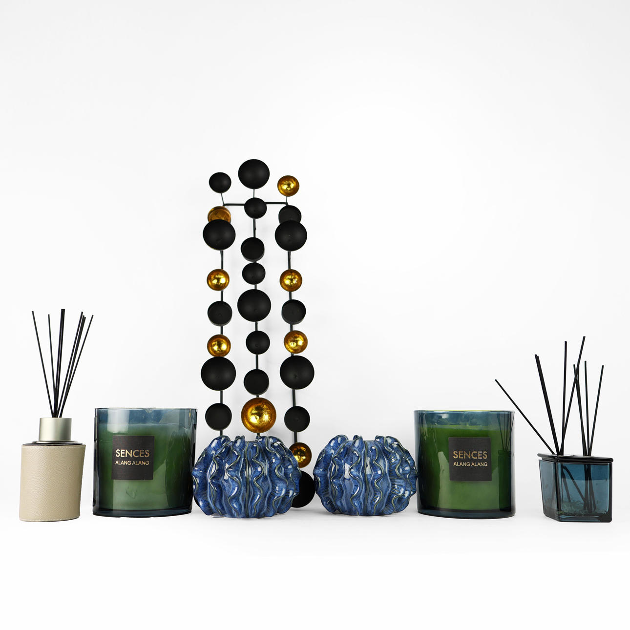 COLLECTION OF INTEREST. (8). Miscellaneous - Miscellaneous - Auctionet