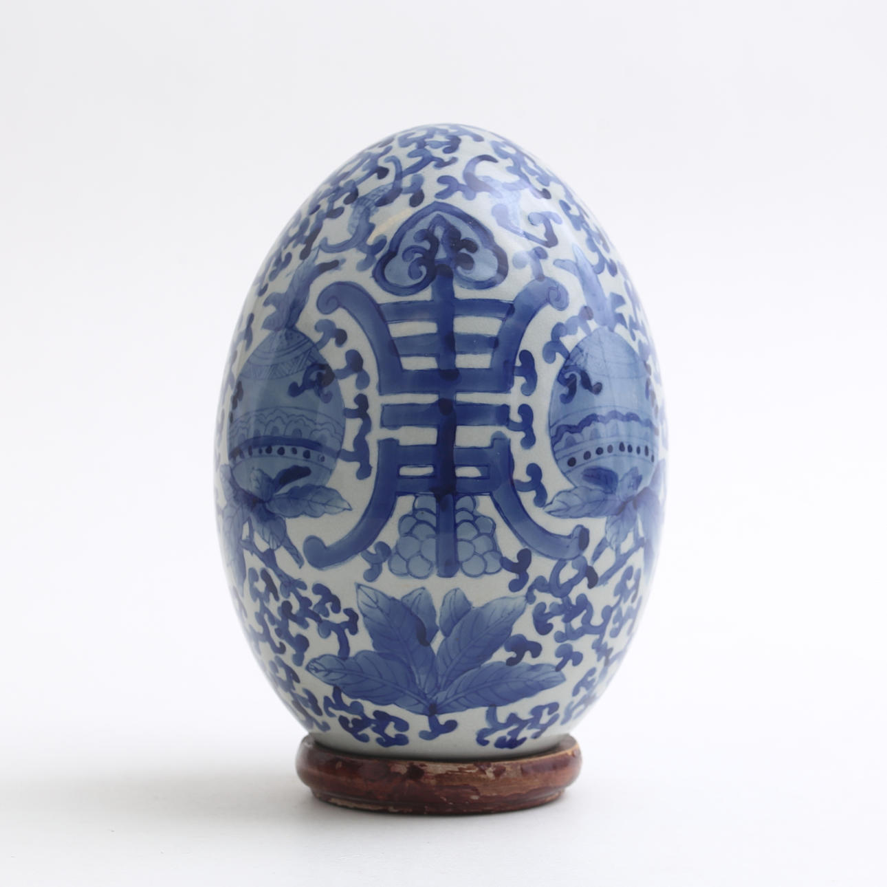 DECORATIVE EGG, porcelain, China.