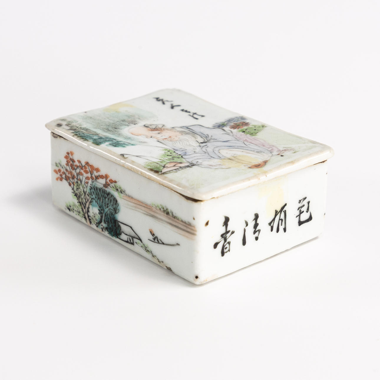 COVERED BOX, China, 19th century.