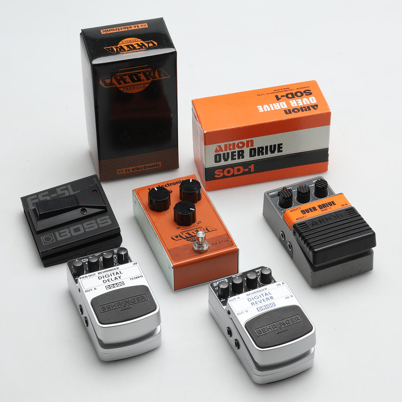 EFFEKTPEDALER, för elgitarr, 5 st, bl a Arion, TC Electronics.