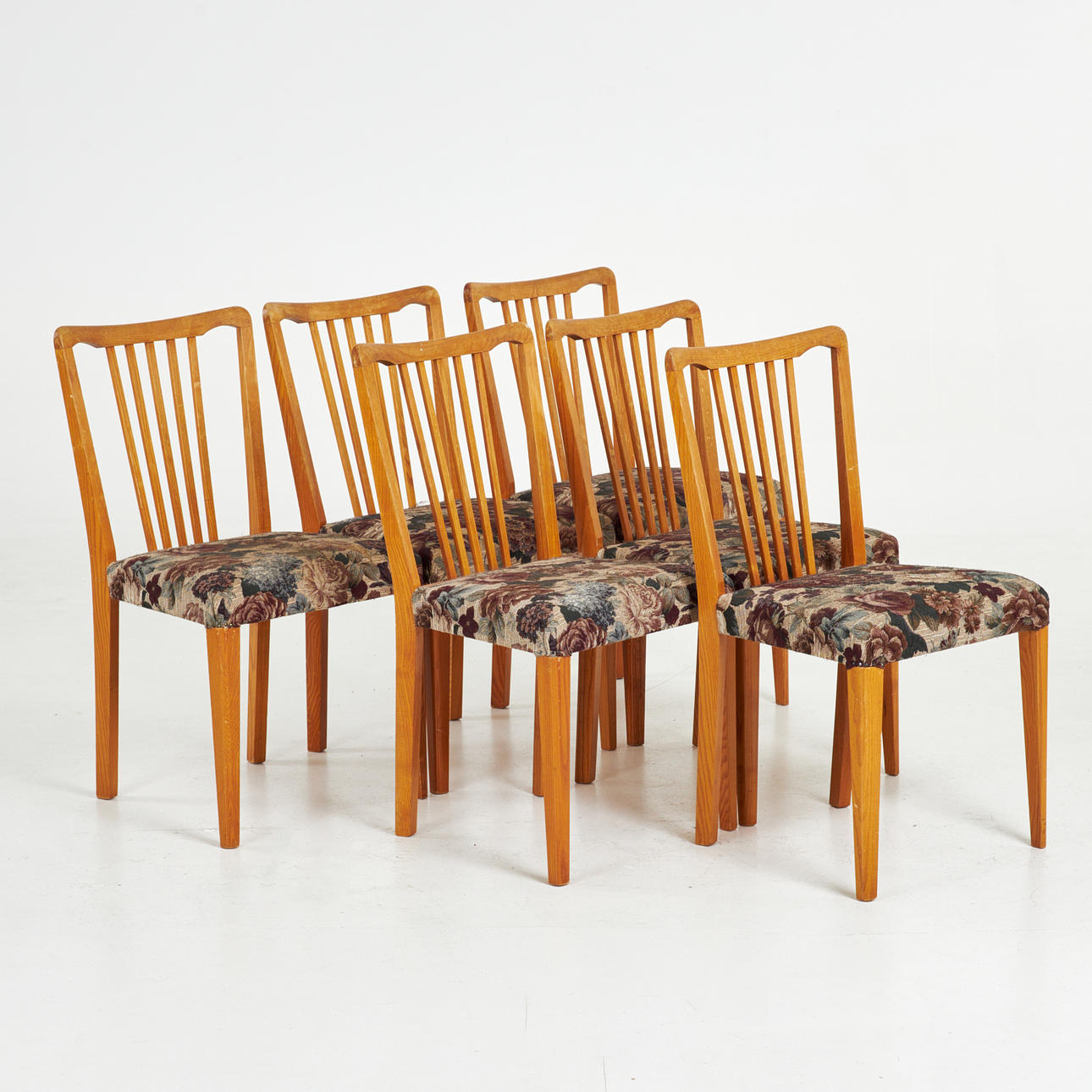 STOLAR, 6 st, 1900-talets andra hälft, lövträ, textilsitsar.