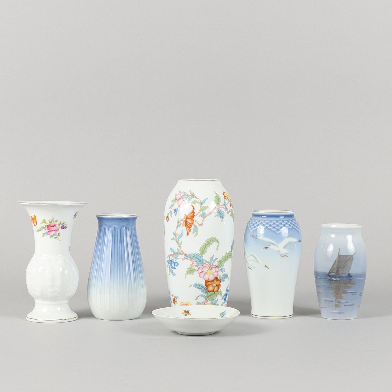 VASES AND DISHES Porcelain.