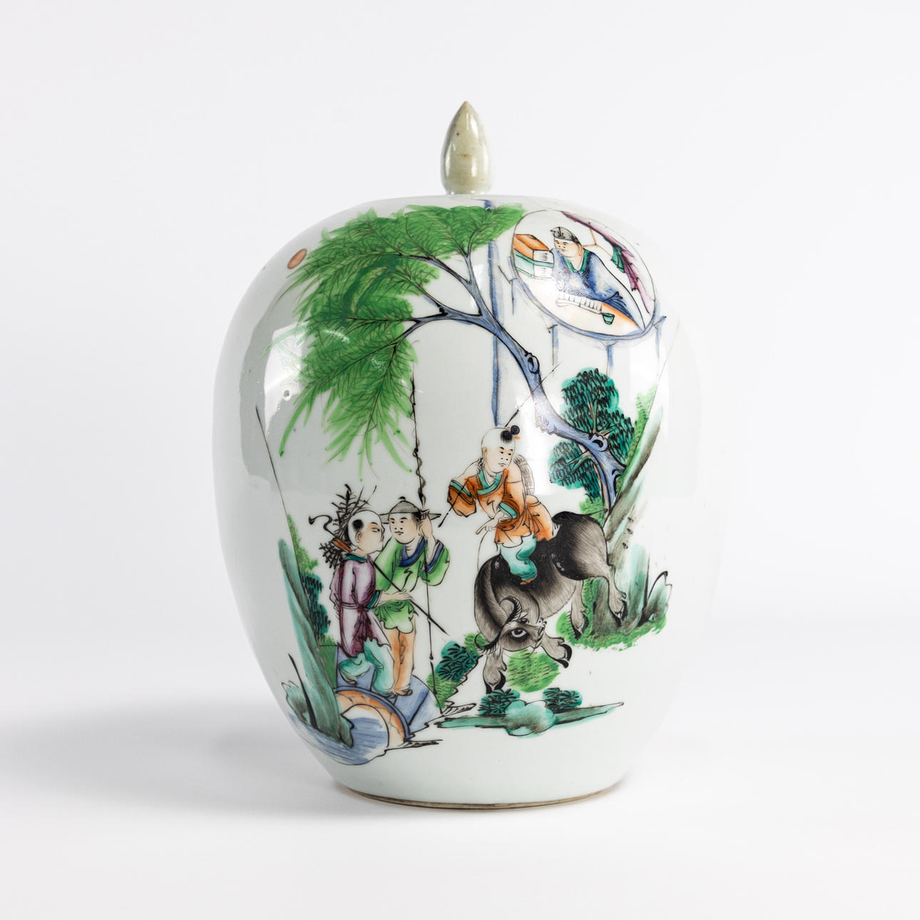 COVERED URN, China, 20th century.