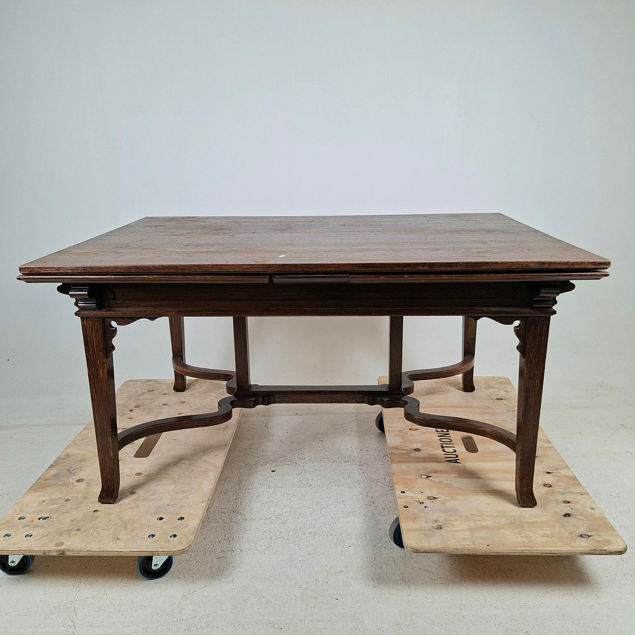 DINING TABLE, 1910s/20s.