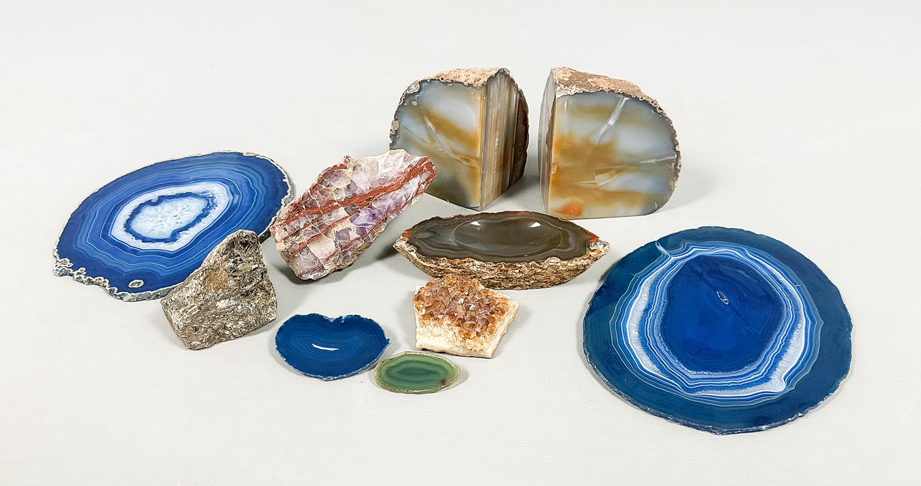 STONES & MINERALS, 10 pieces.