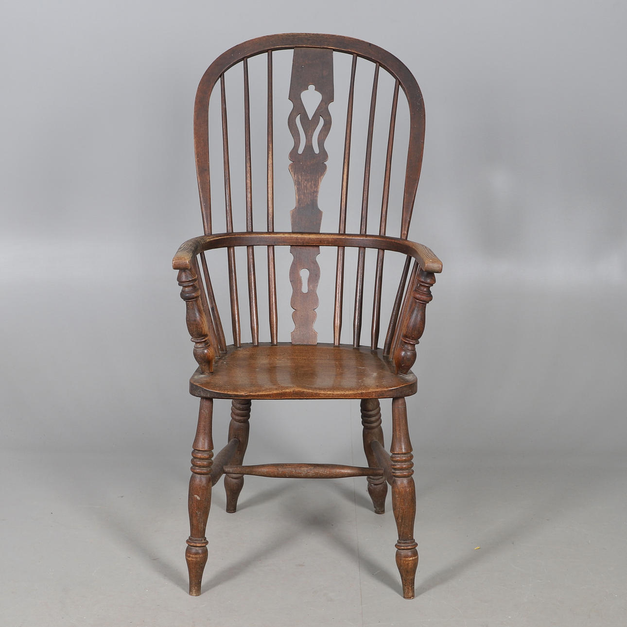 19THC WINDSOR ARMCHAIR.